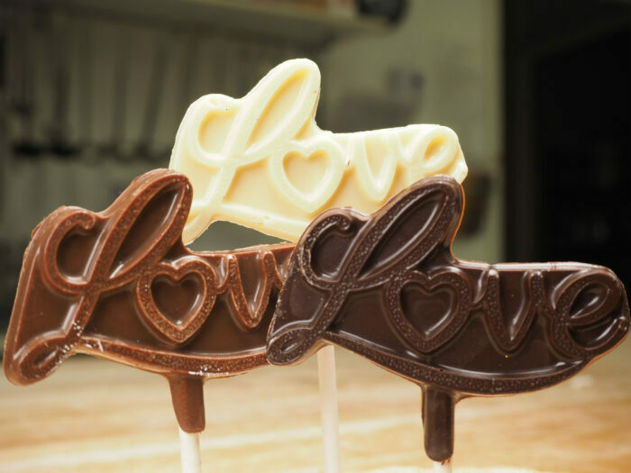 Suçons de chocolat avec inscription Love